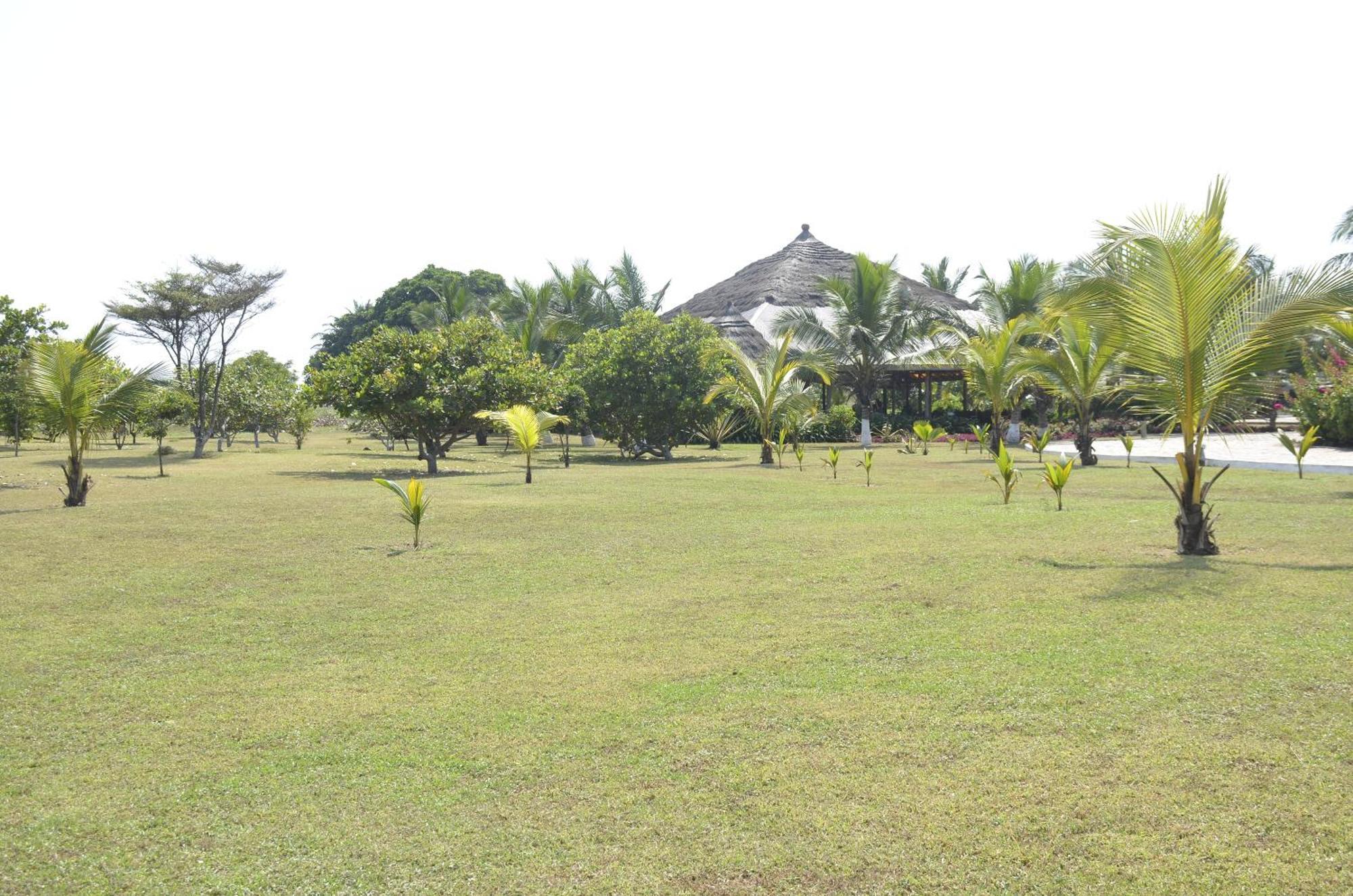 Bojo Beach Resort Botianaw Luaran gambar